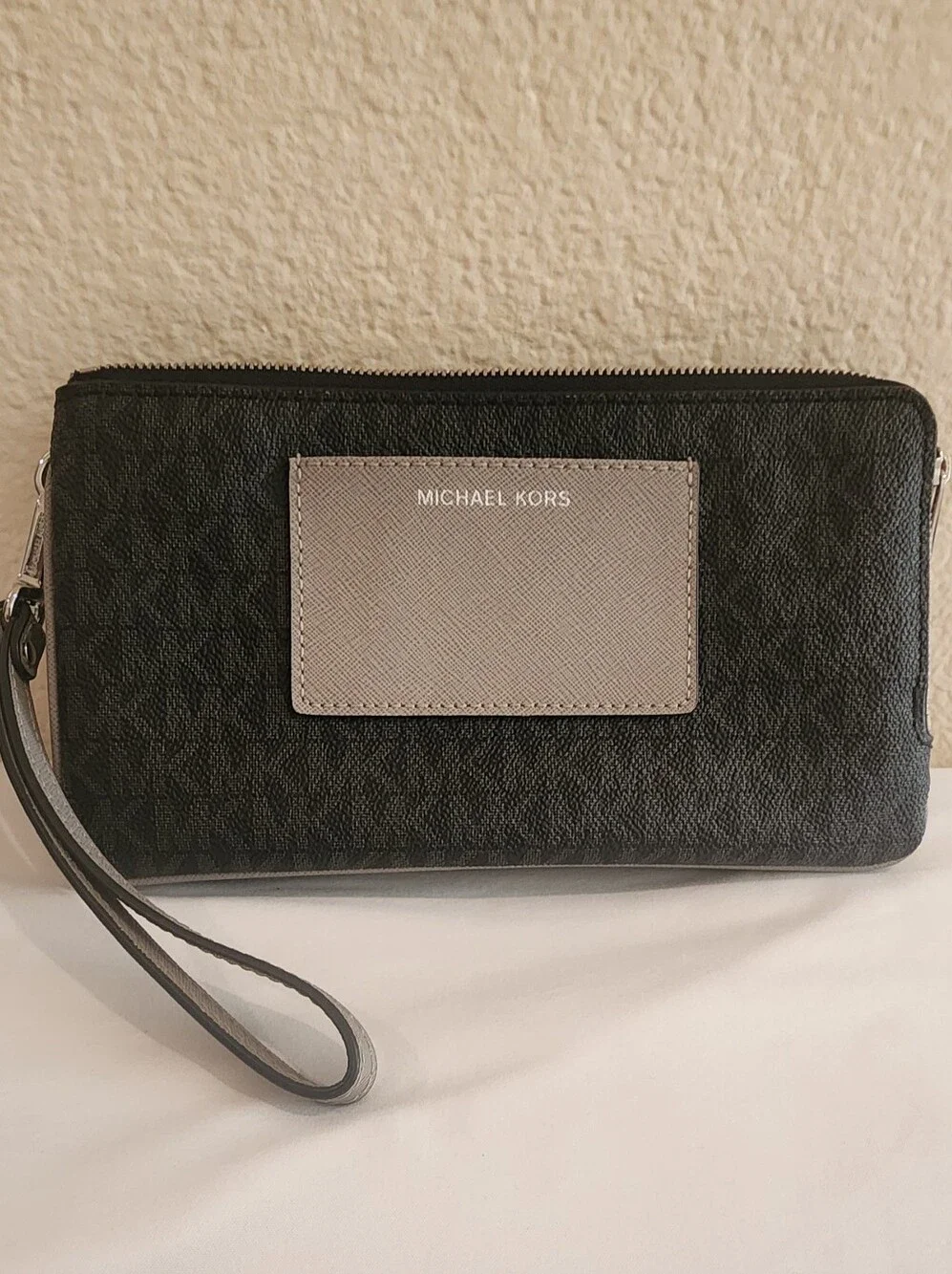 MICHAEL Michael Kors Bedford Large Double-Zip Wristlet   Black/Grey